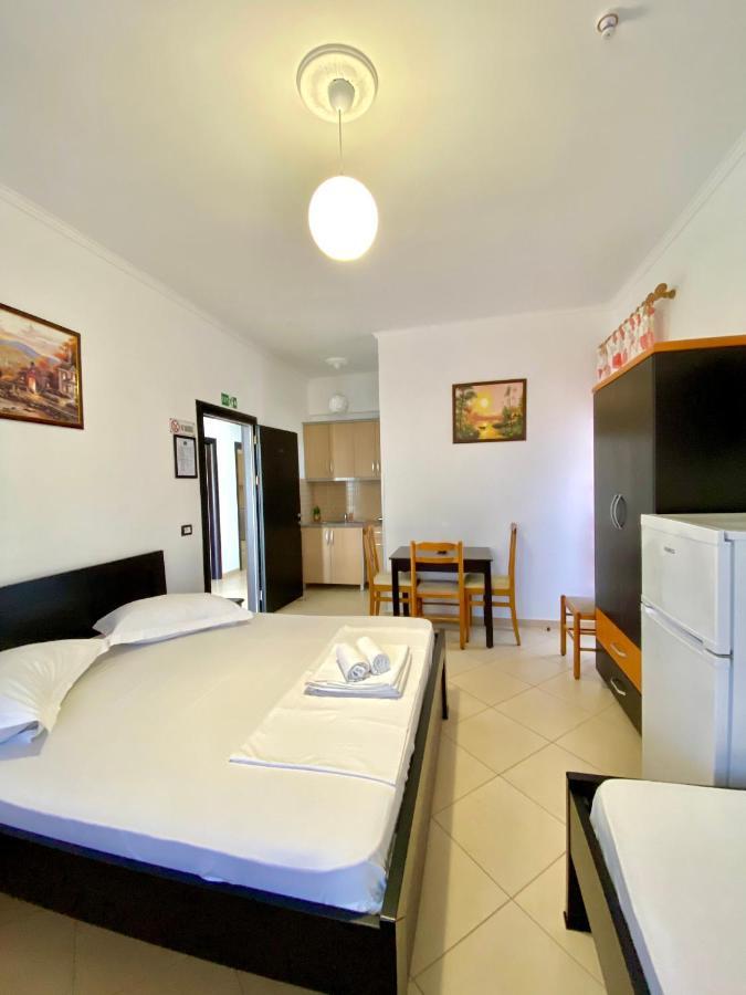 Visi Apartments Ксамил Екстериор снимка