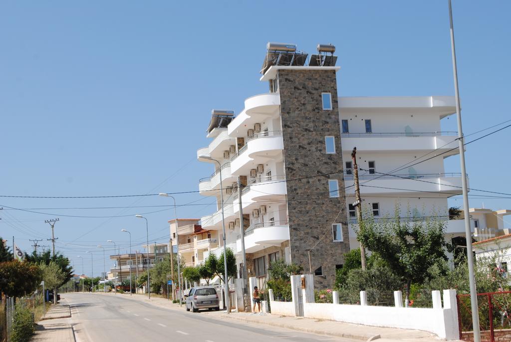 Visi Apartments Ксамил Екстериор снимка